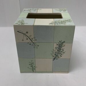 Croscill Rainer Bathroom Accessory Tissue Box Cover Leaf Print Squares Ceramic